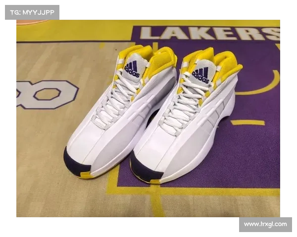 科比首秀阿迪球鞋拍卖成交价创个人纪念品第二高纪录达到24万美元 科比首秀阿迪球鞋拍卖成交价创个人纪念品第二高纪录达到24万美元